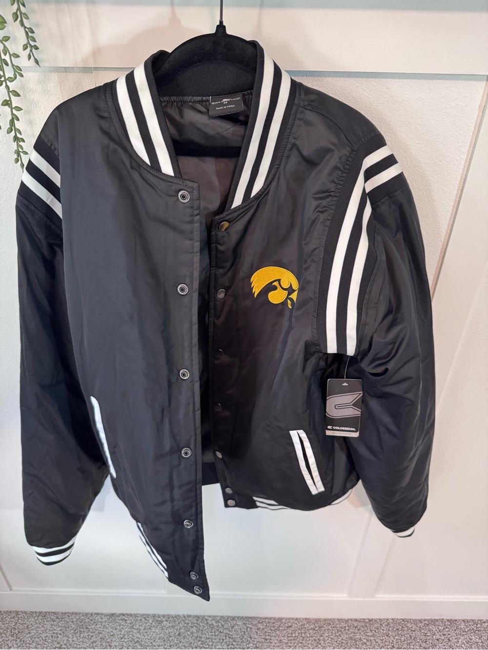 NEW Colosseum Iowa Hawkeyes Black Satin Jacket Coat Bomber